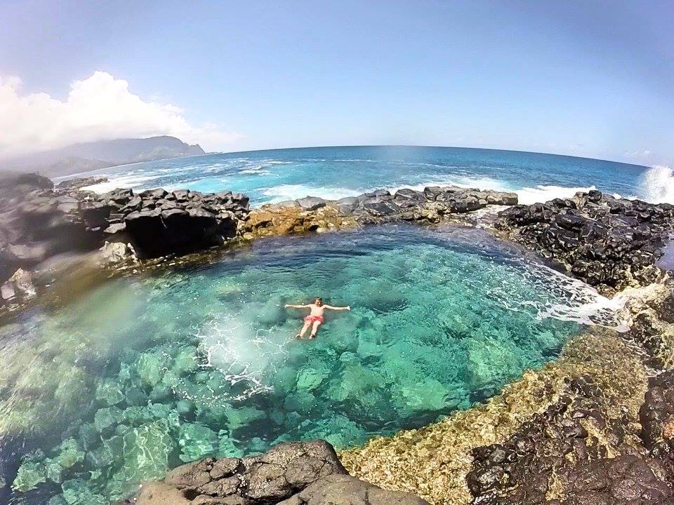 floating in queens bath kauai