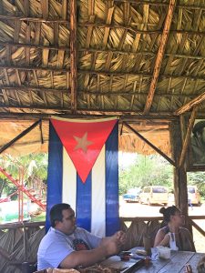 rolling cuban cigar in vinales