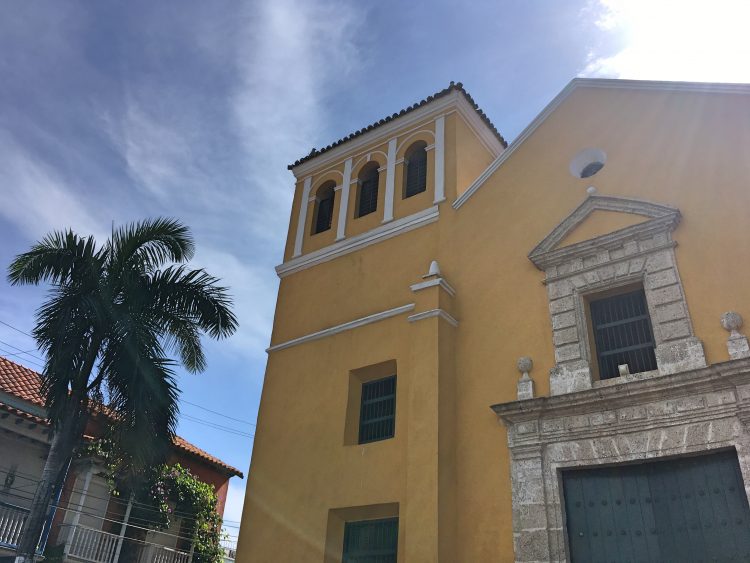 church in plaza trinidad cartagena