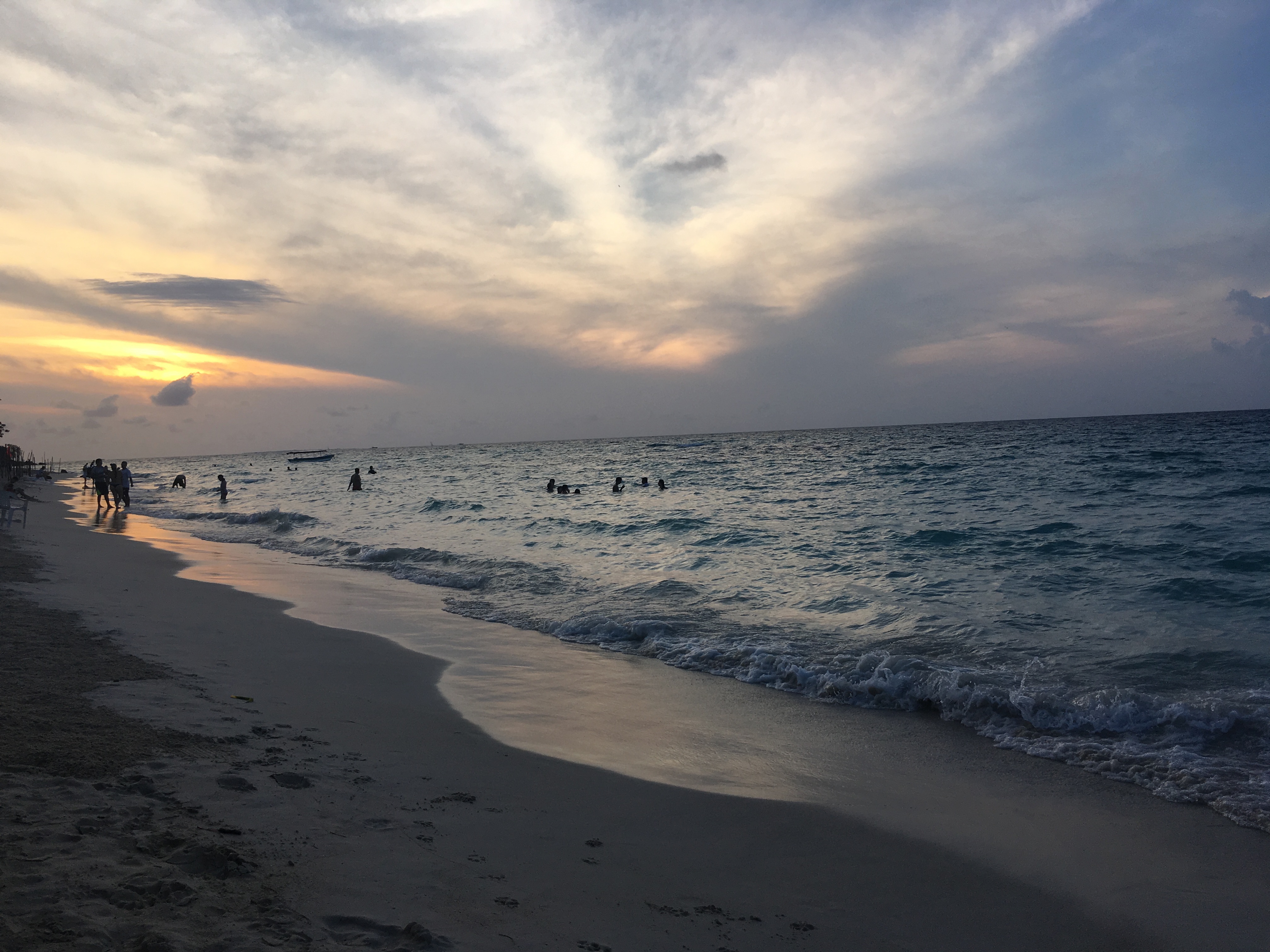 sunset over ocean in isla baru