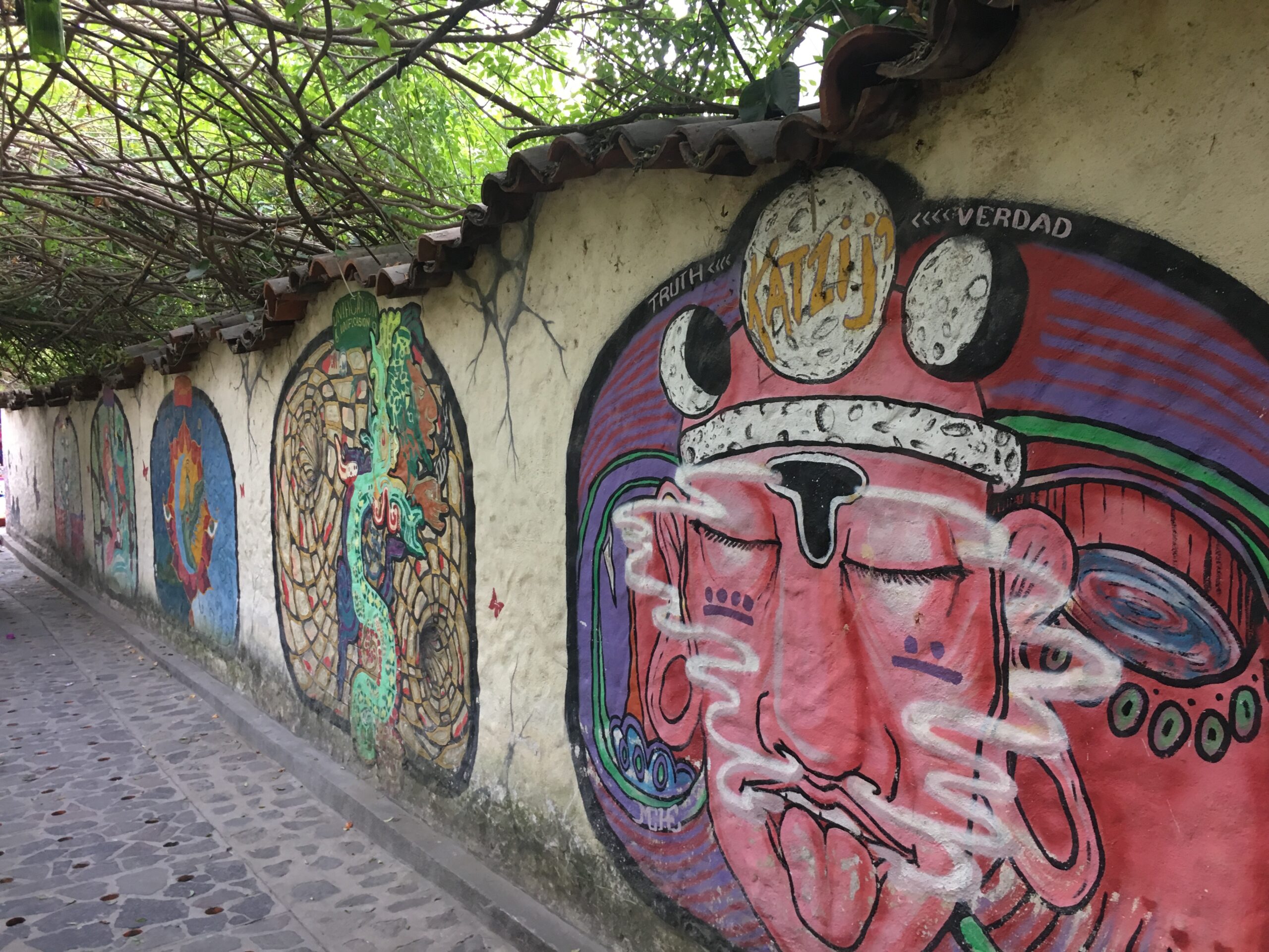 san marcos la laguna street art
