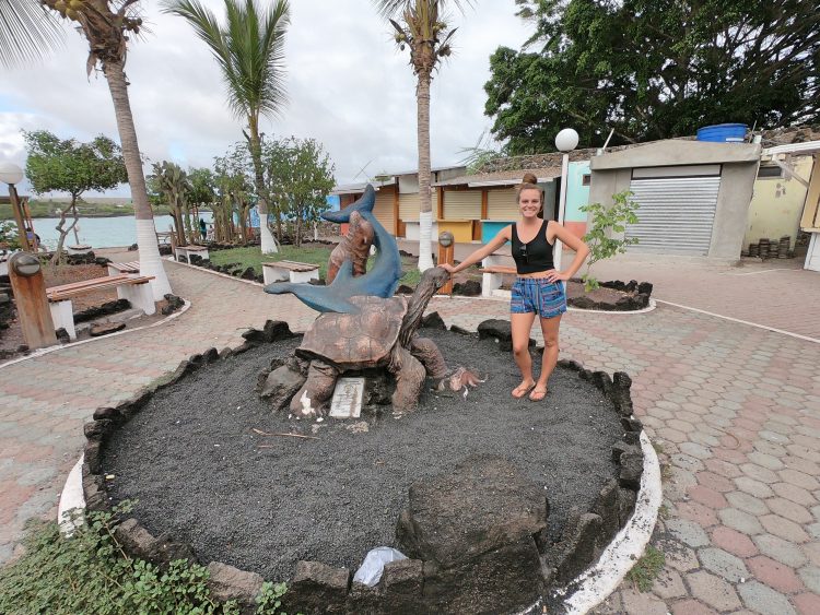 galapagos statue