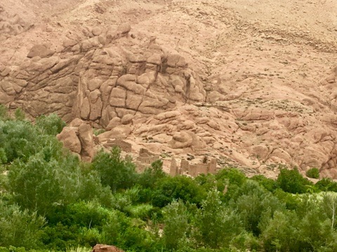 monkey fingers rocks