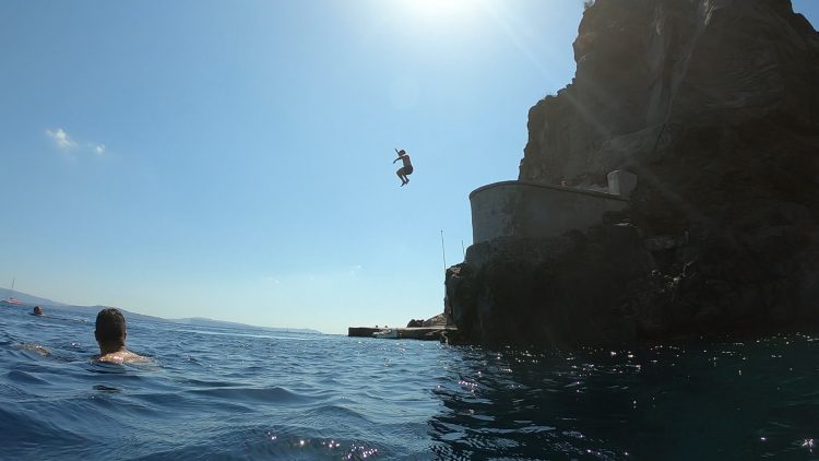 cliff jumping in santorini